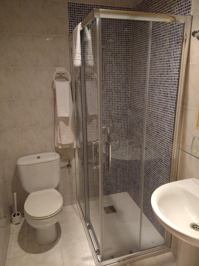 Hostal Avenida Arenas de San Pedro Buitenkant foto
