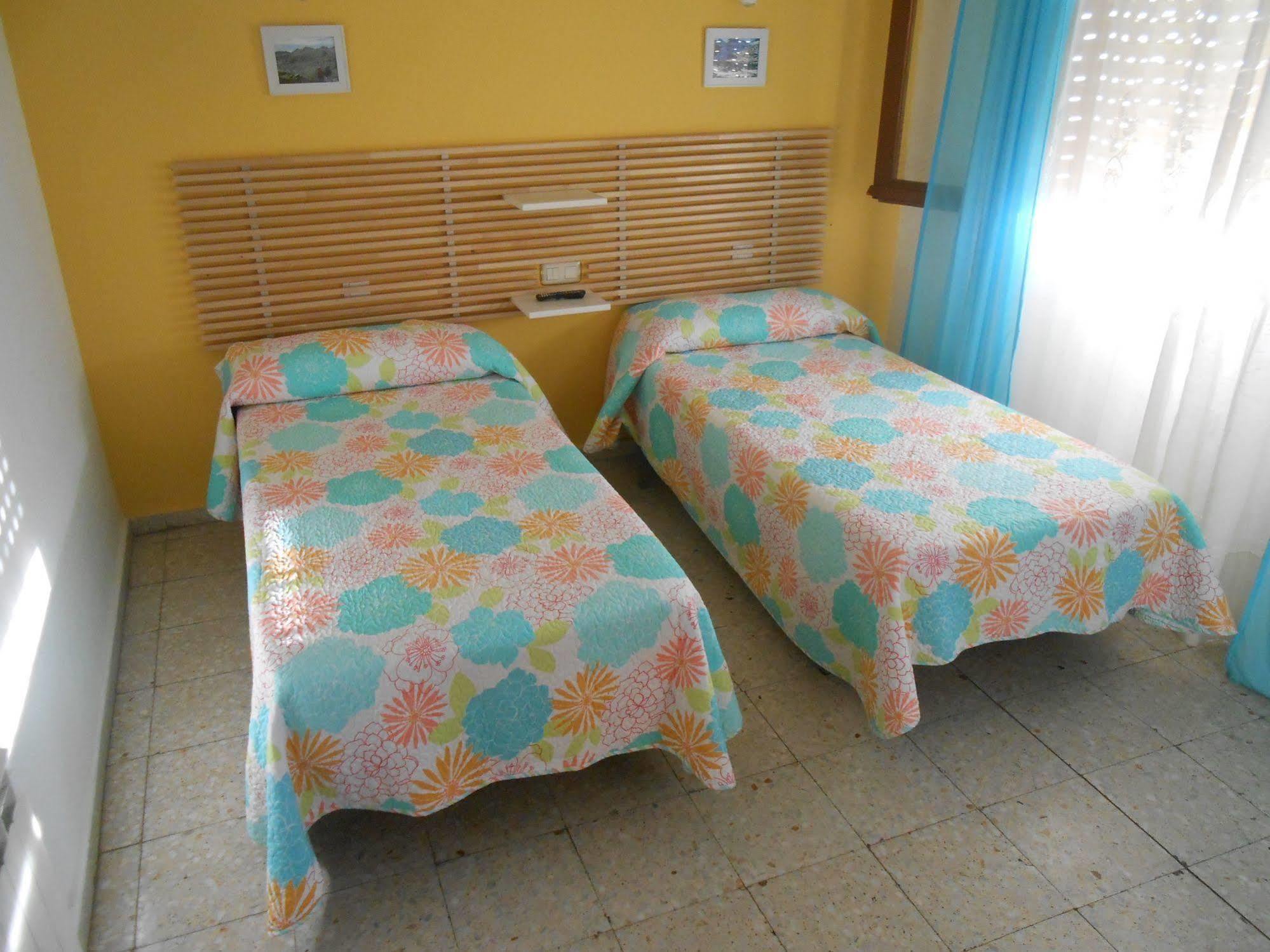 Hostal Avenida Arenas de San Pedro Buitenkant foto