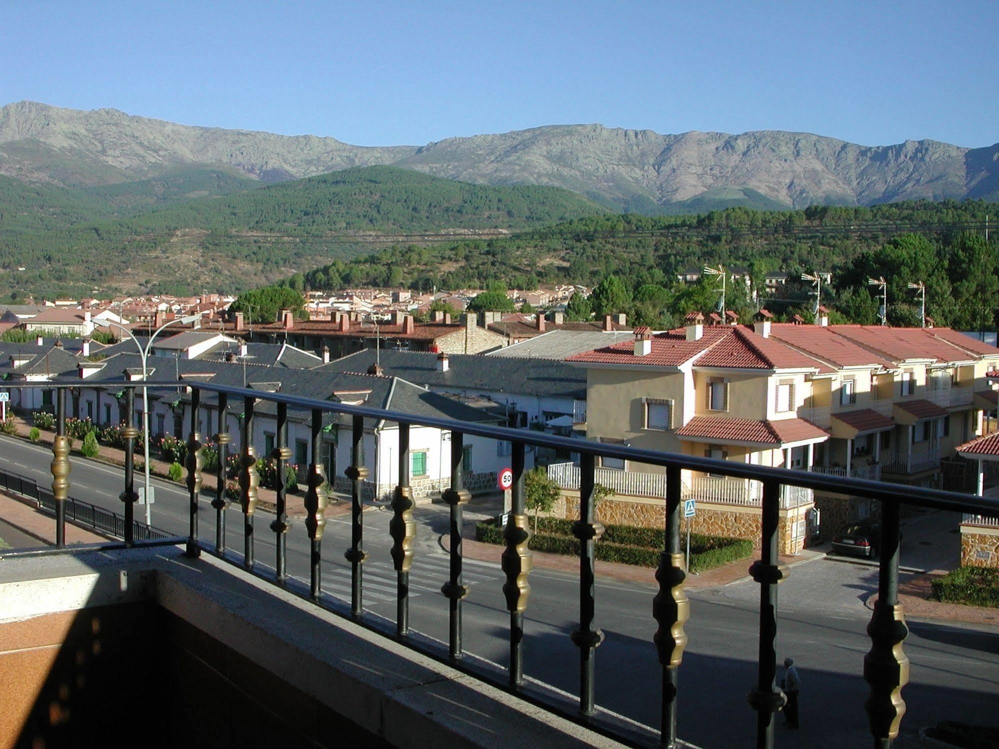 Hostal Avenida Arenas de San Pedro Buitenkant foto